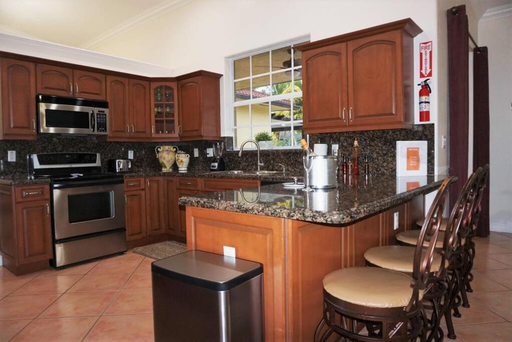 מיאמי New Luxury Vacation Dream Rental- Sleeps 15! מראה חיצוני תמונה